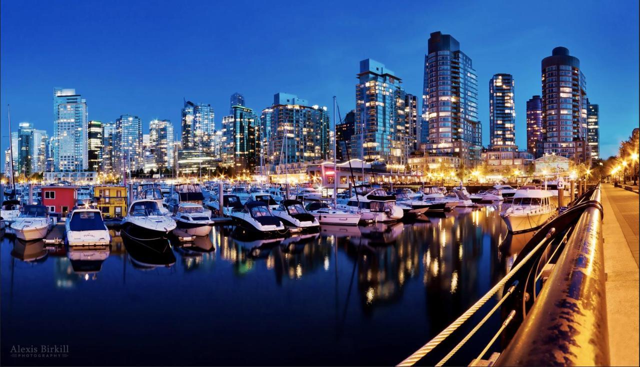 Robson & Granville Luxury Suite Vancouver Buitenkant foto